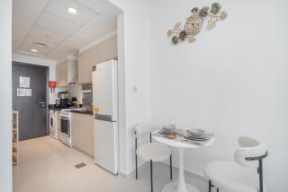 StayShort - Beautifully Furnished Studio with Skyline Views - 5