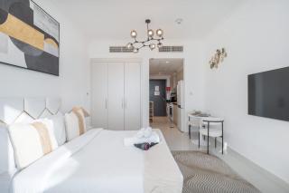 StayShort - Beautifully Furnished Studio with Skyline Views - 1