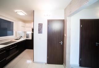 Crown & Comfort - 4 ppl, Wi-Fi, TV, AC - Budapest - 6