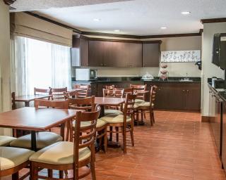 Baymont by Wyndham Flat Rock - Flat Rock - 3