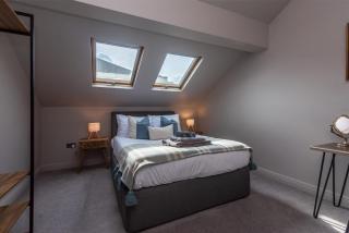 Lux 2-bed Flat for City Escape! - 4