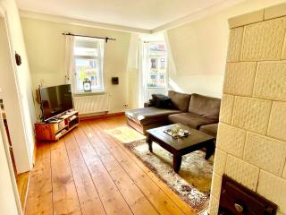 Stadtvilla Oscar 2 OG - Stilvoll sanierte Altbauwohnung in denkmalgeschützter Stadtvilla nahe Elbradweg - Niederdorla - 4