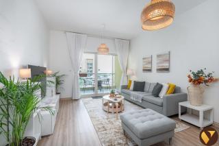 Vogue Modern One-Bedroom Apartment in The Greens by Emaar with balcony - 7