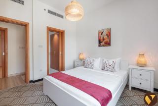 Vogue Modern One-Bedroom Apartment in The Greens by Emaar with balcony - 5