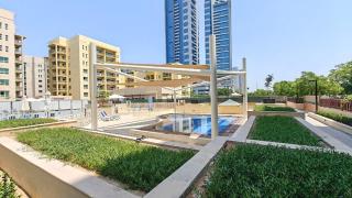 Vogue Modern One-Bedroom Apartment in The Greens by Emaar with balcony - 4