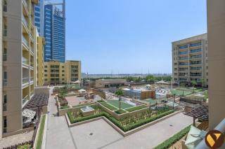 Vogue Modern One-Bedroom Apartment in The Greens by Emaar with balcony - 2
