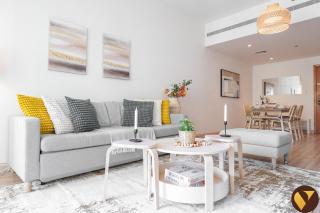 Vogue Modern One-Bedroom Apartment in The Greens by Emaar with balcony - 3