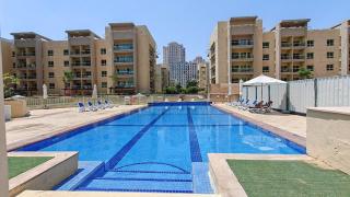 Vogue Modern One-Bedroom Apartment in The Greens by Emaar with balcony - 9