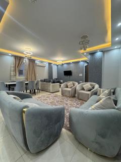 Quiet Apartment in Sheikh Zayed Near Top Malls - Sheikh Zayed - 4