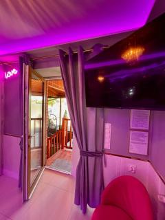 Apartament "Love Heaven" Jacuzzi SPA z dużą wanną z hydromasażem dla Dwojga - Gniezno - 5
