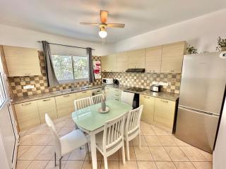 Cydonia Gardens Maisonette with shared pool - 5