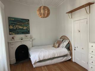 Charming Villa nestled away in the city centre - Auckland - 4