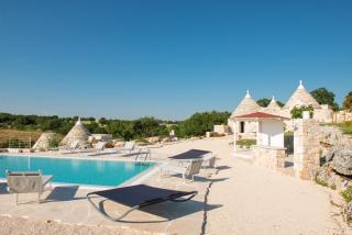 HelloApulia Trulli Flora - Luxury Trulli with Saltwater Pool and Garden, Noci - Noci - 1