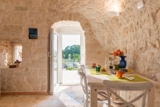 HelloApulia Trulli Flora - Luxury Trulli with Saltwater Pool and Garden, Noci - Noci - 7
