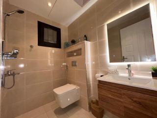 شقة بغرفتين وصالة مودرن وراقية - 6