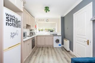 Cosy 2-Bedroom Apartment near Airport - Dublin - 3