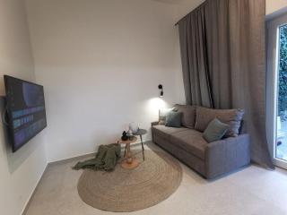 Romantische Luxuswohnung Mit Garten, Pool - 7