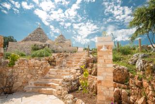 HelloApulia Trulli Flora - Luxury Trulli with Saltwater Pool and Garden, Noci - Noci - 4