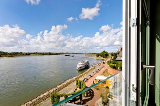 Fährmann im Häuschen am Rhein - Rees - 0