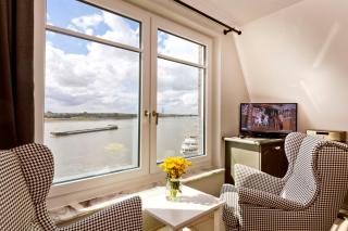 Fährmann im Häuschen am Rhein - Rees - 9