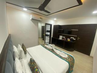 Taj Comfort Inn - Agra - 3