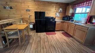 Acorn Acres Cabins White Oak Cabin - Logan - 6