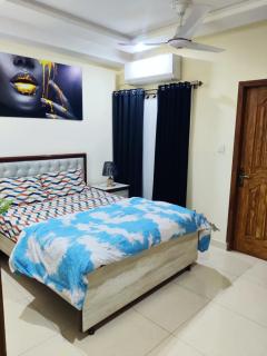 Private & Cozy 1-Bed Full Apartment - Islamabad - 0