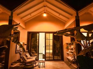 Oasis Breez - King Bedroom - - 8
