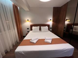 Maxim Apartment with Free Parking - 5