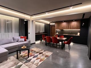 Maxim Apartment with Free Parking - 0