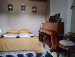 Le paradis des chats chez Stéphanie près circuit du Mans, possibilité rajout lit pliant 1 personne, animaux acceptés, relais motard, Nespresso à disposition dans chambre - 0