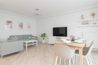 Bright Apartment Tarasy Bałtyku by Noclegi Renters - Danzig - 1