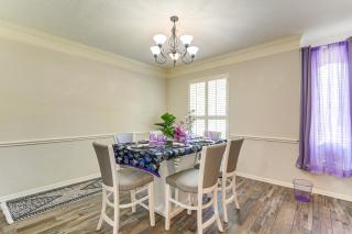 Patio, BBQ and Yard Family Retreat in Pearland - 1