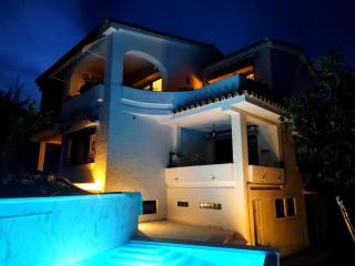 Evans Realty AF Villa de lujo & Piscina & Parking - 8