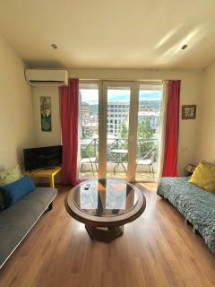 Charming Apartment in Historical Building with SmartTV - Tbilisi - 0