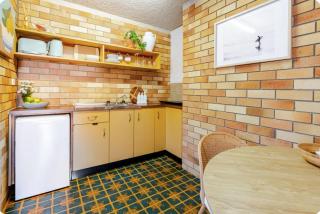 1980s Coastal Escape in Brunswick Heads - 3