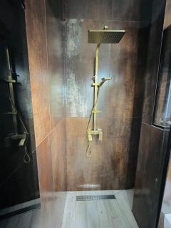 Modern 2-Bedroom Home in Central Tbilisi - Tbilisi - 4