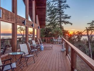 Stunning Cabin Rental on Haro Strait from San Juan Islands, Washington - Friday Harbor - 0