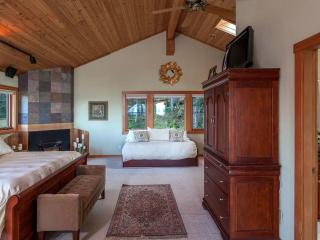 Stunning Cabin Rental on Haro Strait from San Juan Islands, Washington - Friday Harbor - 2