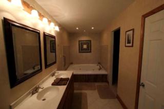 Romantic Rental for Honeymoons near Milwaukee, Wisconsin - Franklin - 4