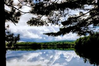 Modern Waterfront Yurt for a Romantic Getaway with a Hot Tub in the Monadnock Region, New Hampshire - Bennington - 9