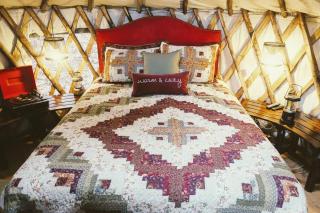 Modern Waterfront Yurt for a Romantic Getaway with a Hot Tub in the Monadnock Region, New Hampshire - Bennington - 7