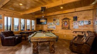 Beautifully Furnished Log Cabin with a Hot Tub near Blue Ridge, Georgia - Blue Ridge - 3