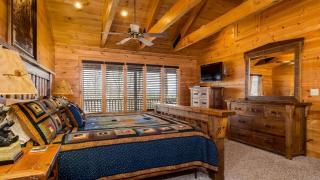 Beautifully Furnished Log Cabin with a Hot Tub near Blue Ridge, Georgia - 7