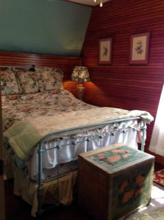 Lovingly Restored Historic Cottage in Adirondack Mountains, New York - North River - 5