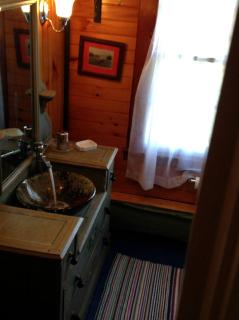 Lovingly Restored Historic Cottage in Adirondack Mountains, New York - North River - 3
