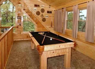 Beautiful Mountain Cabin with Views of Bluff Mountain in Sevierville, East Tennessee - Sevierville - 4