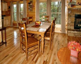Beautiful Mountain Cabin with Views of Bluff Mountain in Sevierville, East Tennessee - Sevierville - 2