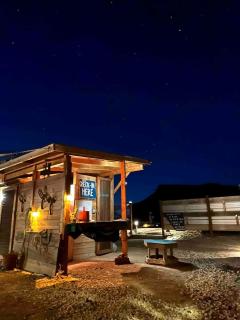 Idyllic Tiny Cabin Lovely for a Romantic Escape in Arizona - Cane Beds - 2