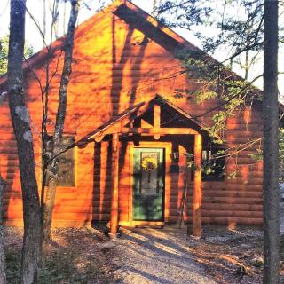 Rustic Cabin Rental with Contemporary Comforts Overlooking Vermont's Green Mountains - Middlebury - 0